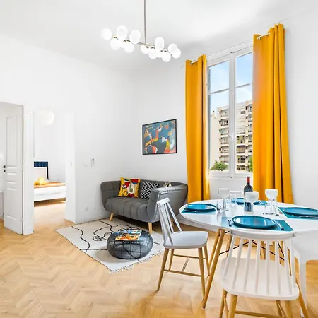 2 Bedrooms - Air Conditioning - Tramway - Fully Equipped Kitchen - Wifi - Steps From Sea