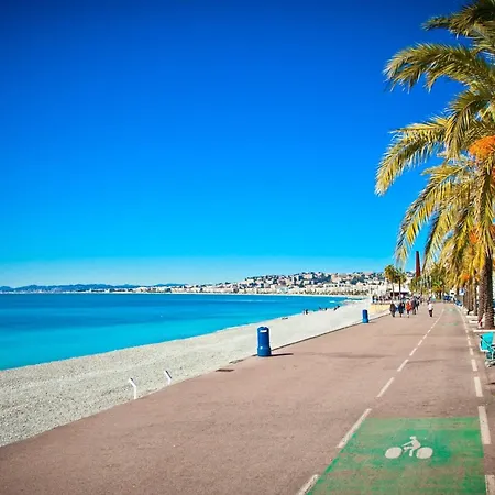 2 Bedrooms - Air Conditioning - Tramway - Fully Equipped Kitchen - Wifi - Steps From Sea Apartamento